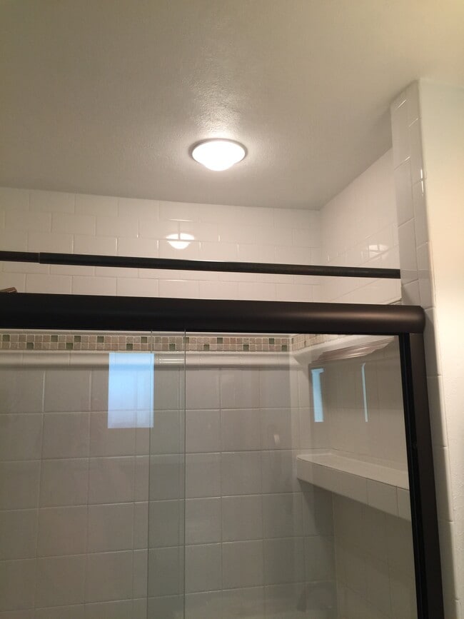 Building Photo - 709 Palomas Dr NE
