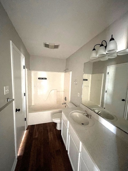 Building Photo - 2332 Breezy Dr