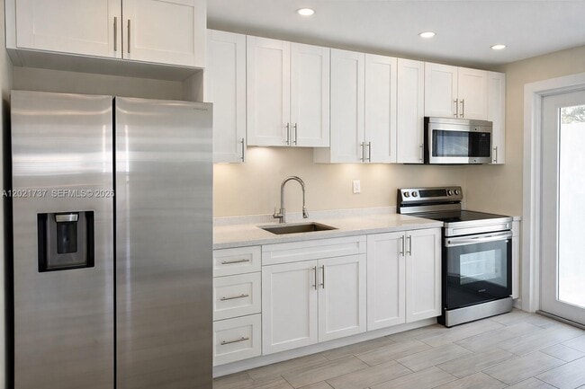 Building Photo - 234 NE 55th Terrace