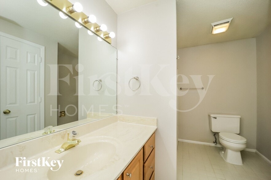 Building Photo - 1303 Wakefield Pl