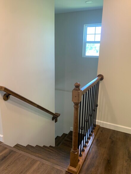 Staircase leading downstairs - 898 Caleb Xing