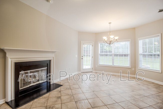 Building Photo - 515 Adeline Ct
