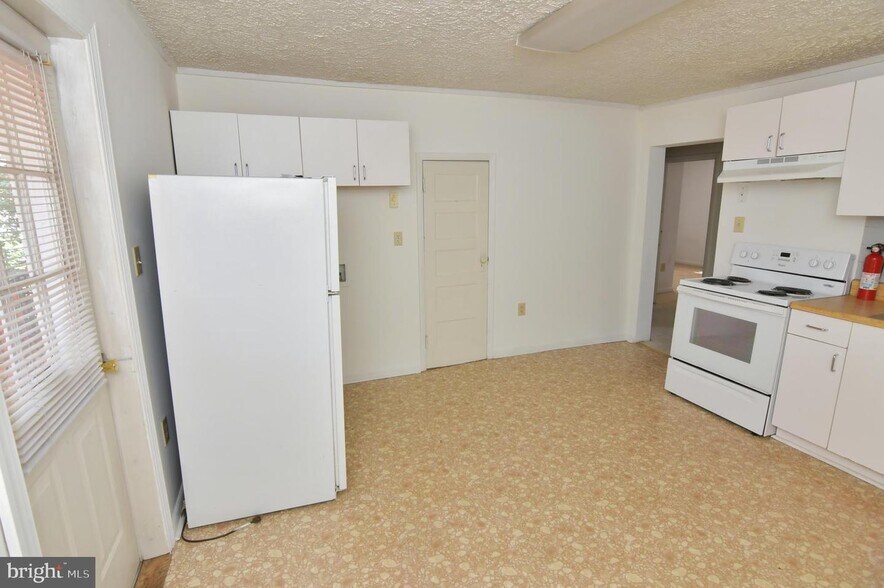 Building Photo - 24 Jackson Ave