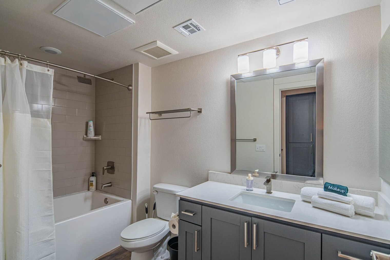 Building Photo - 15501 N Dial Blvd