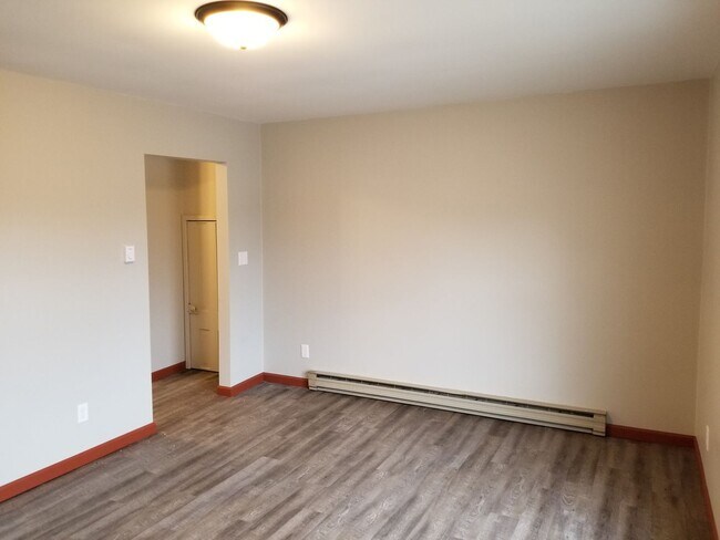 Building Photo - eld200