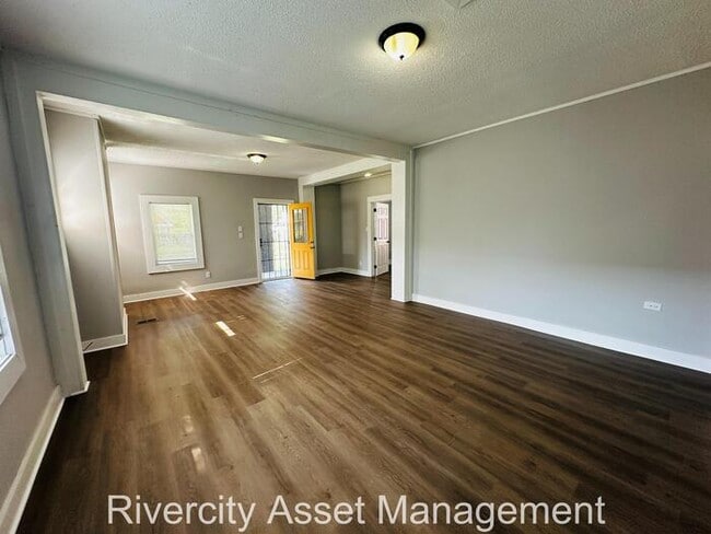 Building Photo - Move-In Ready! Stunning 4-Bedroom, 2-Bath ...