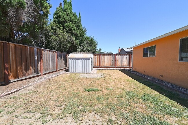 Building Photo - $3790 - 3BR - GORGEOUS REMODELED HOME IN N...