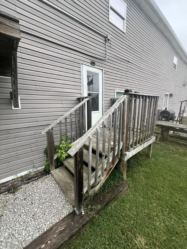 Building Photo - "1-Bedroom upstairs apartment on Main St with Full Bath in West Point!"