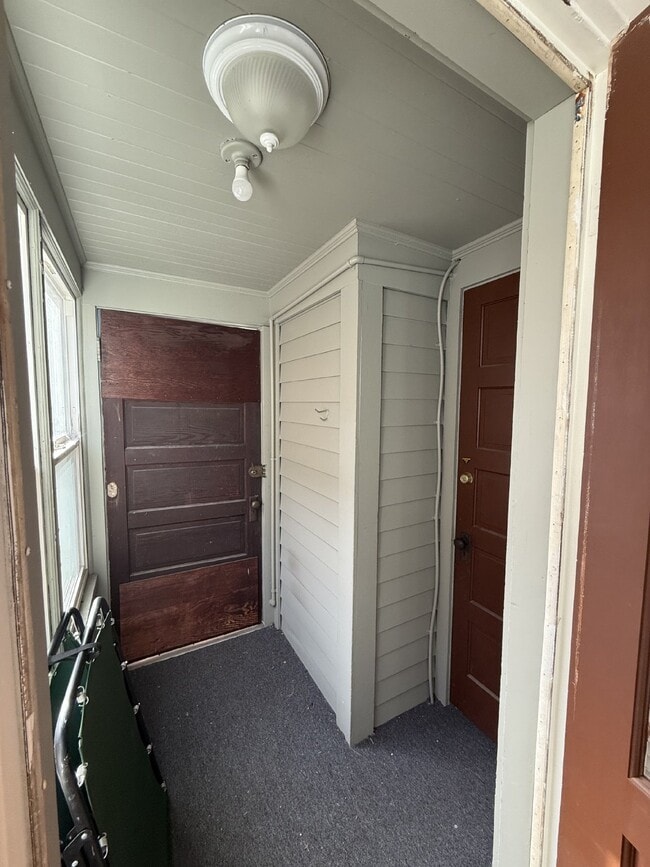 Building Photo - Discover Urban Living at Its Best: Spacious 2-Bedroom Retreat in the Heart of Portland!