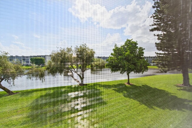 Building Photo - 2024 Hythe B