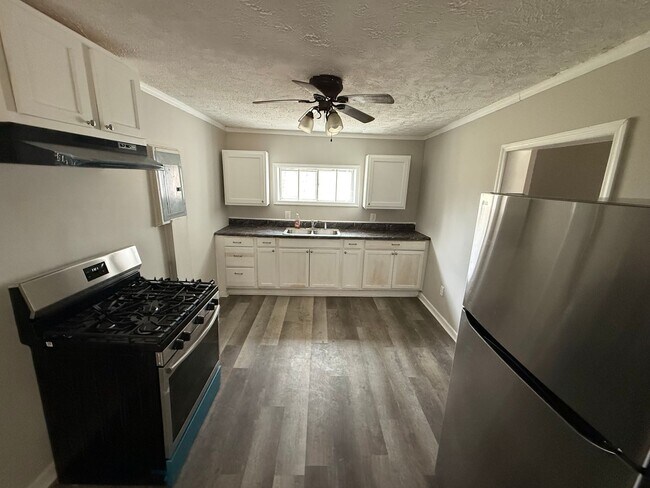 Building Photo - East Gadsden