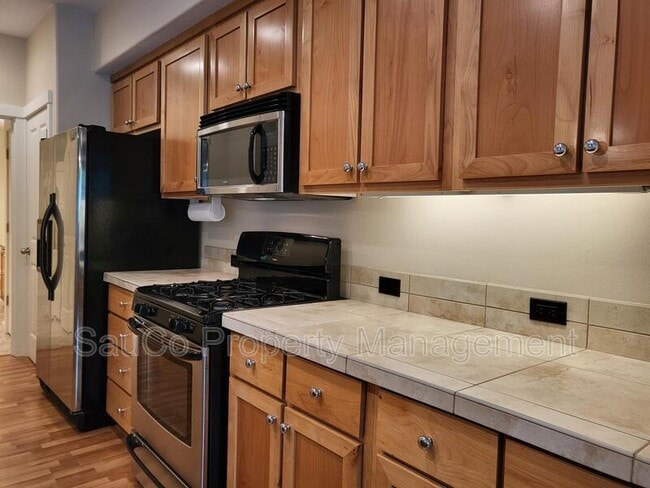 Building Photo - 10651 NE Red Wing Way