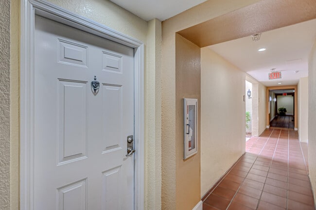 Building Photo - 630 S Sapodilla Ave