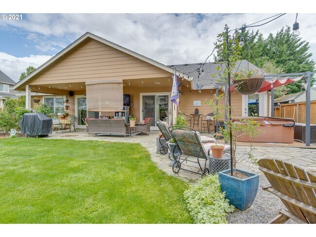 Building Photo - Charming One Level Custom Home