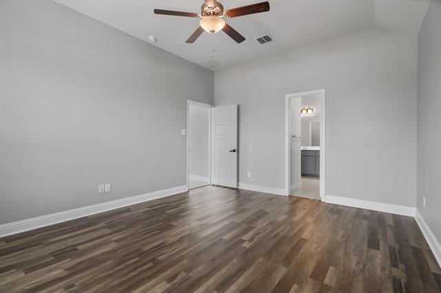Building Photo - 1440 Lakeview Dr