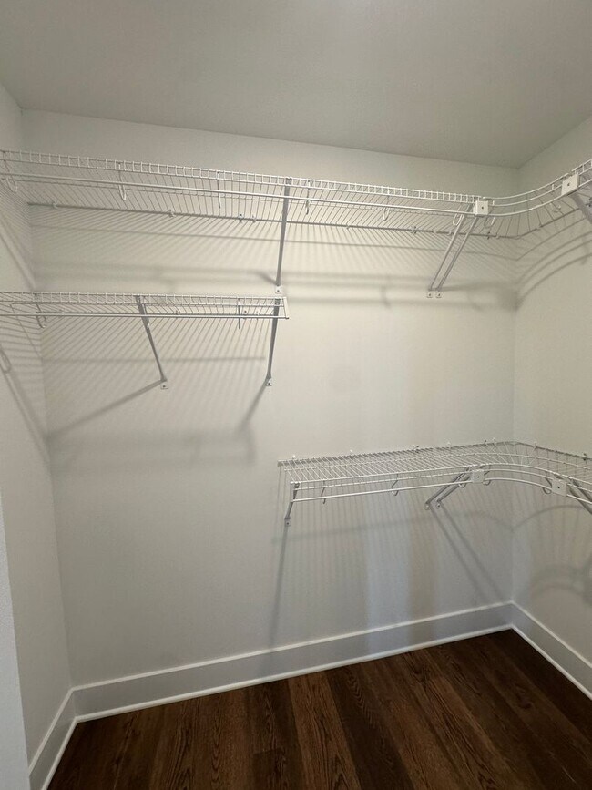 Building Photo - Beautiful new townhouse located in the new...