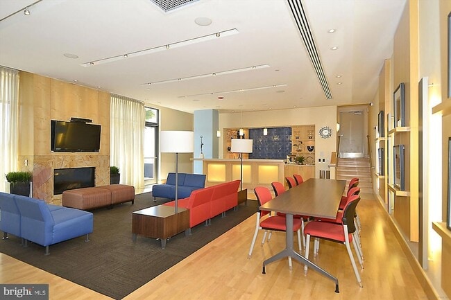 Building Photo - 475 K St NW