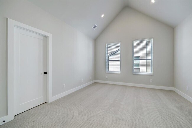 Building Photo - 5822 Cebra St