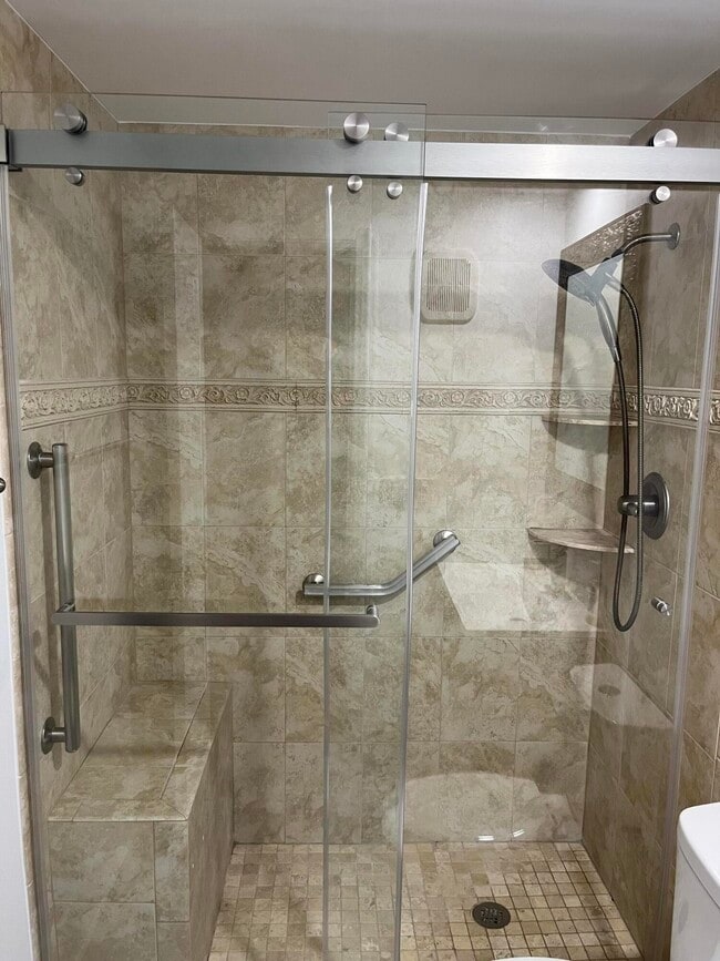 Building Photo - 2748 NE 28th Ave