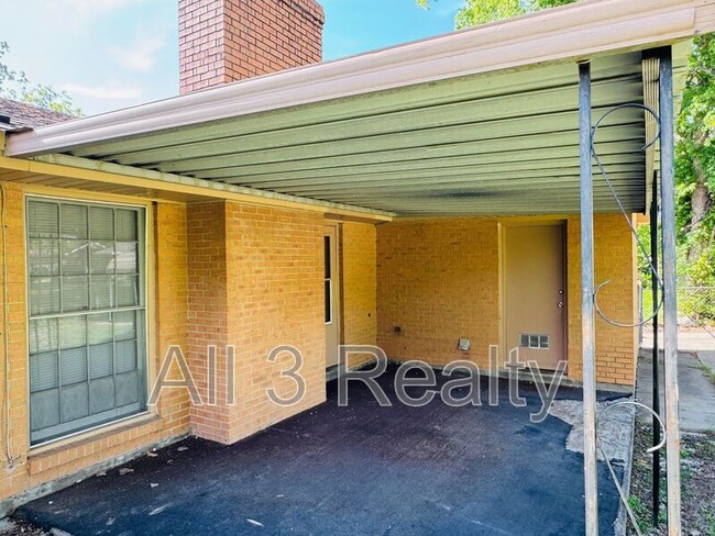 Building Photo - 3253 Windwood Dr