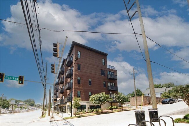 Building Photo - 764 Memorial Dr SE