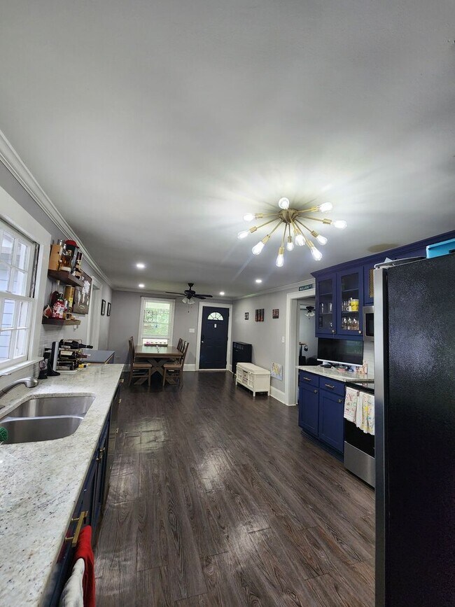 Building Photo - Charming 3BR/2BA Home Near Downtown Athens & Five Points