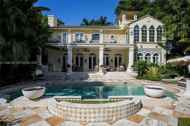 Building Photo - 5801 Pine Tree Dr