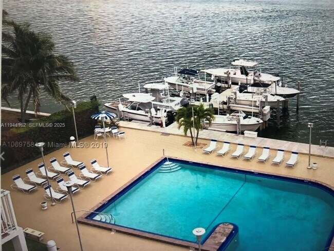 Building Photo - 150 SE 25th Rd