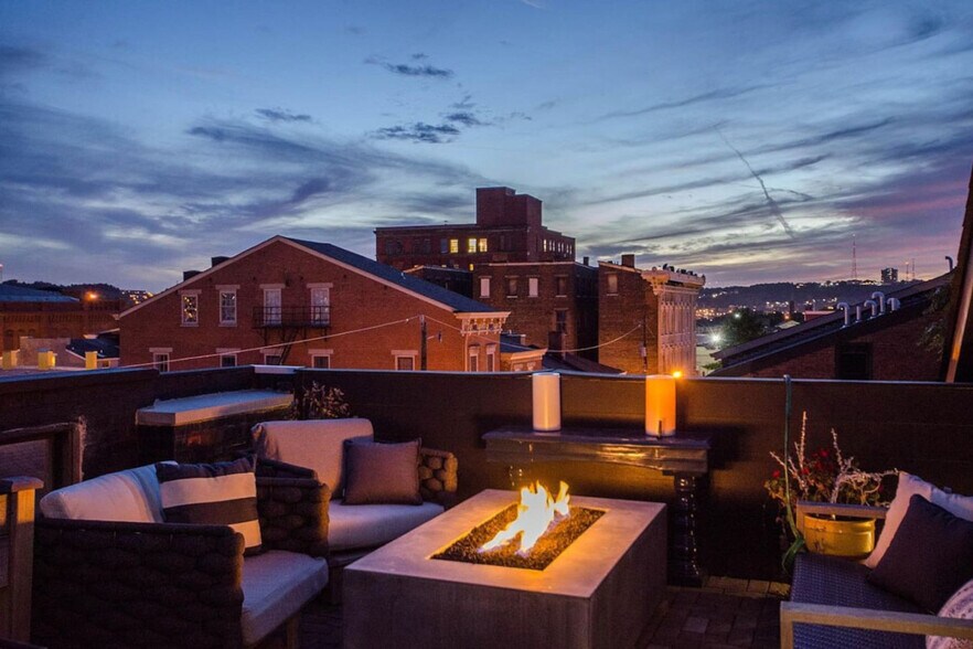 Building Photo - 1421 Elm St