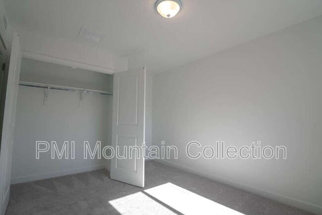 Building Photo - 2484 Wildwood Ln