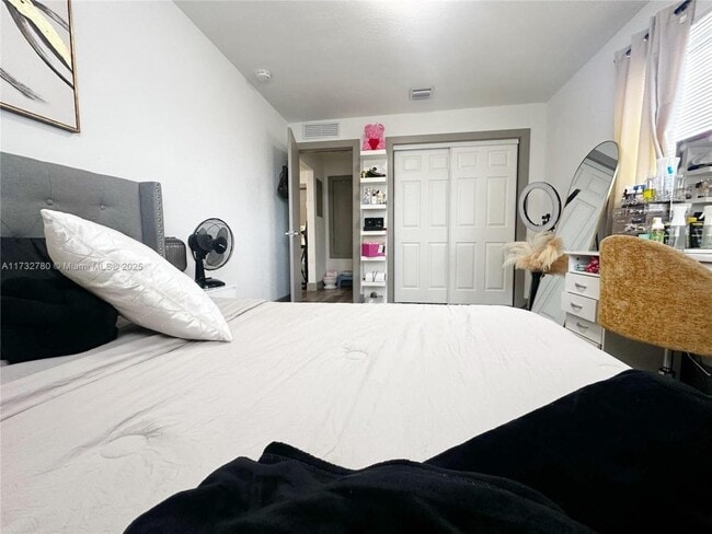 Building Photo - 3 bedroom in Hollywood FL 33024