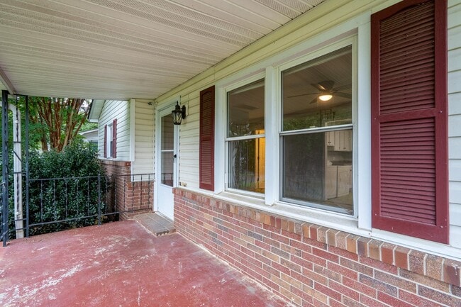 Building Photo - 113 Crestview Dr