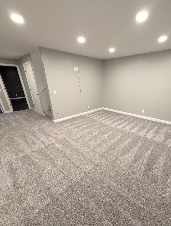 Building Photo - 908 S Mineral Dr