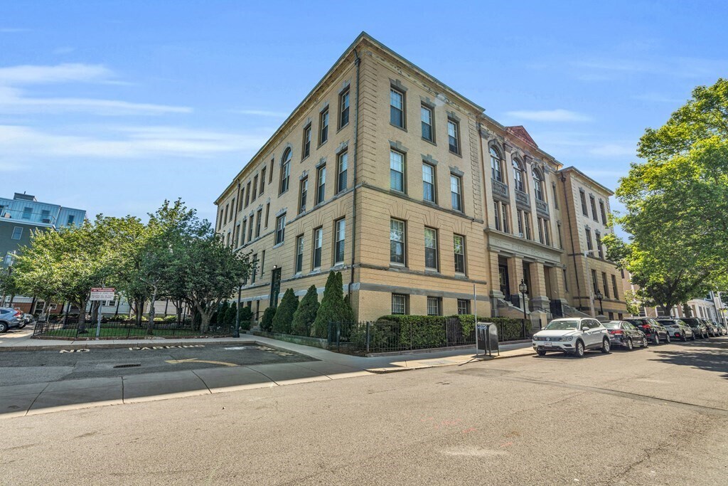 Building Photo - 350 W 4th St