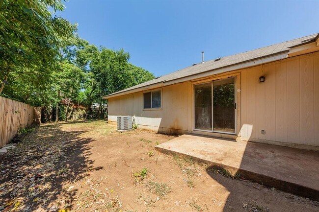 Building Photo - 2703 Cypress Ln