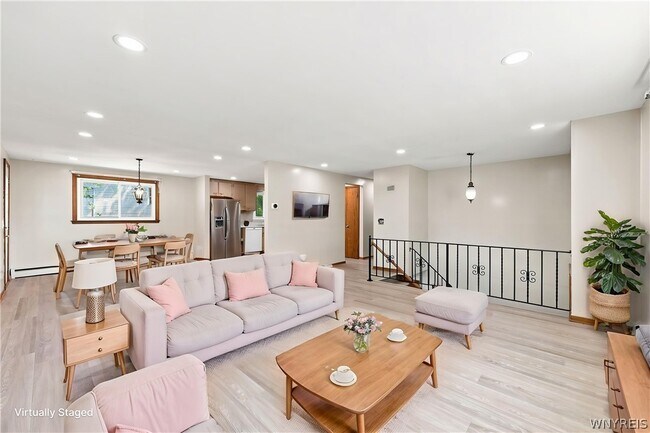 Building Photo - 35 Tomcyn Dr