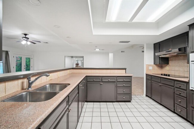 Building Photo - 3106 E Palm Valley Blvd