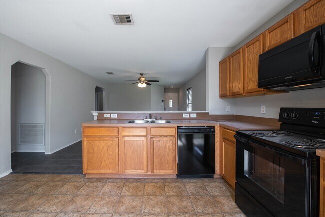 Building Photo - 7939 Yaupon View Dr