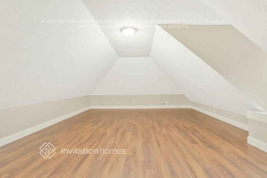 Building Photo - 2404 Hillboro Cir S W