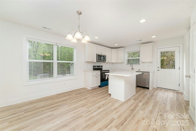 Building Photo - 213 Rosemont Ave