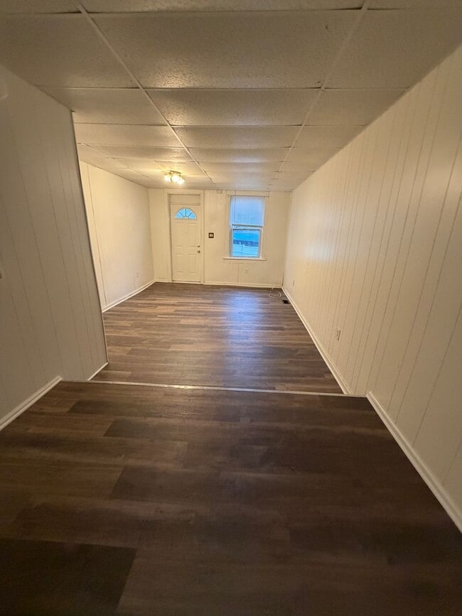 Building Photo - AVAILABLE FOR SHOWING 3!!! BR/1 BA.