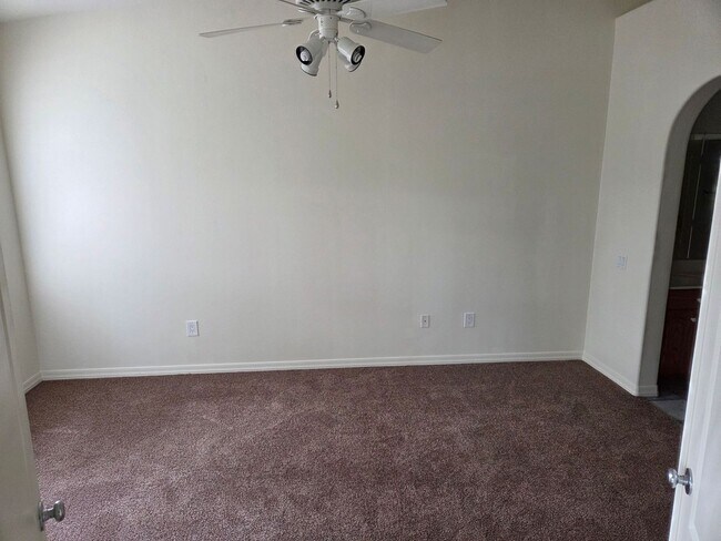 Building Photo - Spacious 2 Bed + 2 Bath Condo | 1,104 Sq Ft | Gas Fireplace | Private Balcony | Natural Light Filled