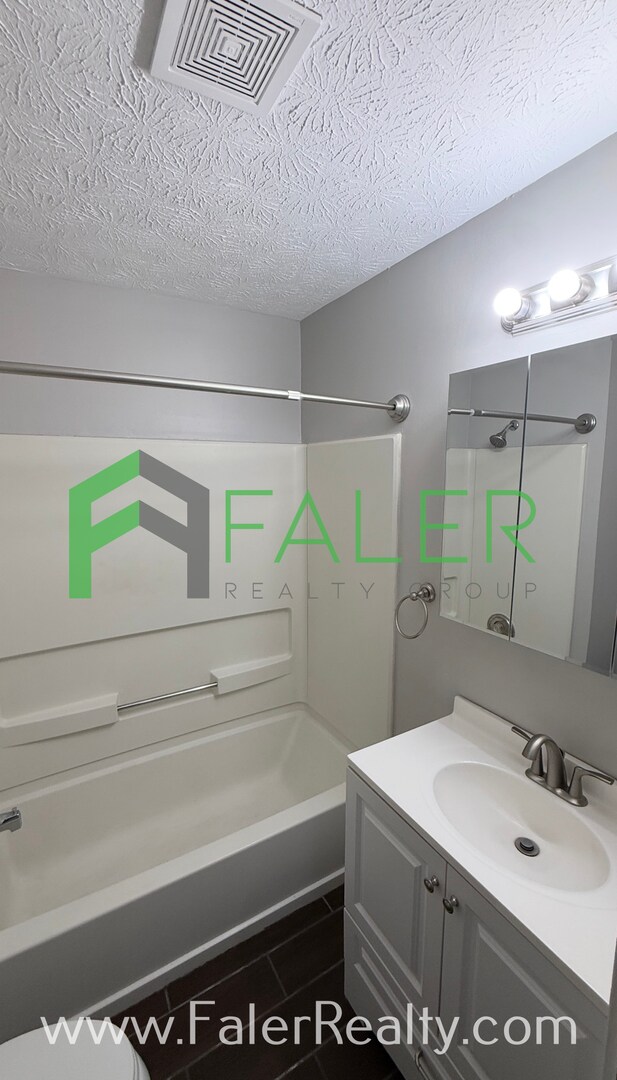 Building Photo - Charming Kettering Bungalow - 2 beds / 1 bath