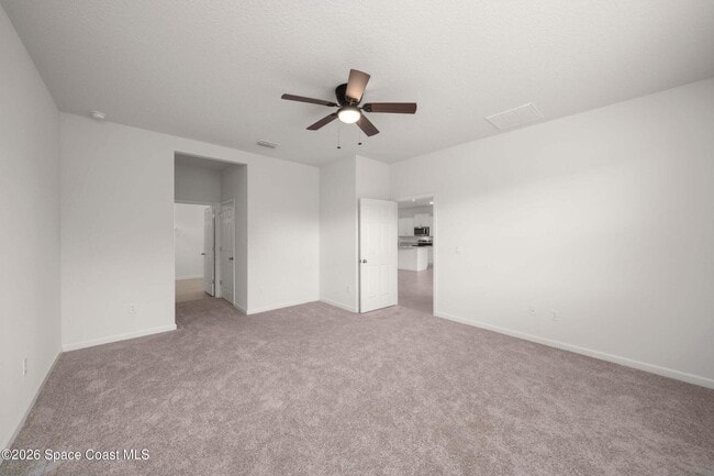 Building Photo - 463 Old Country Rd S E