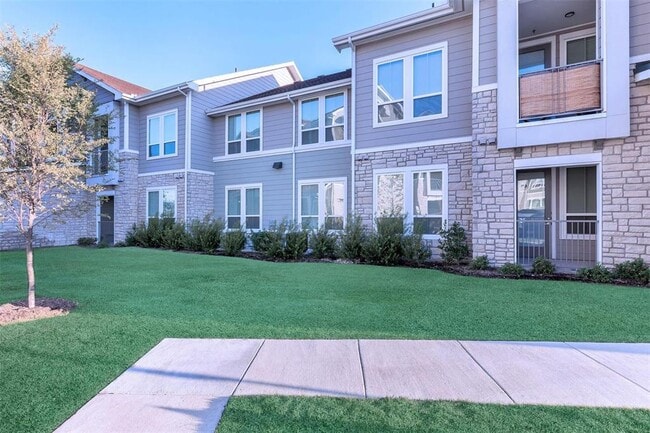 Building Photo - 4633 Campus Dr