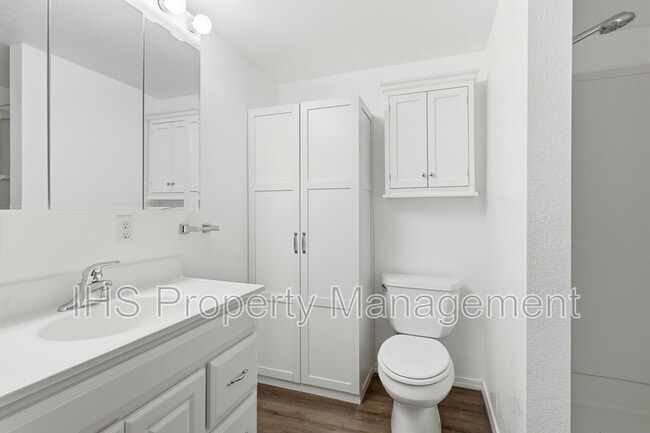 Building Photo - 1402 Potter Ave