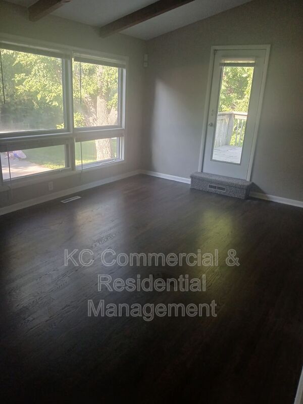 Building Photo - 9211 E 50th Terrace