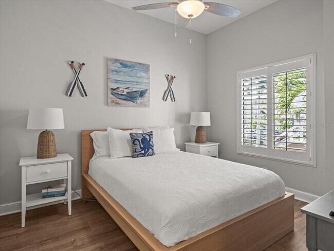 Building Photo - 5900 Bahia Del Mar Cir N