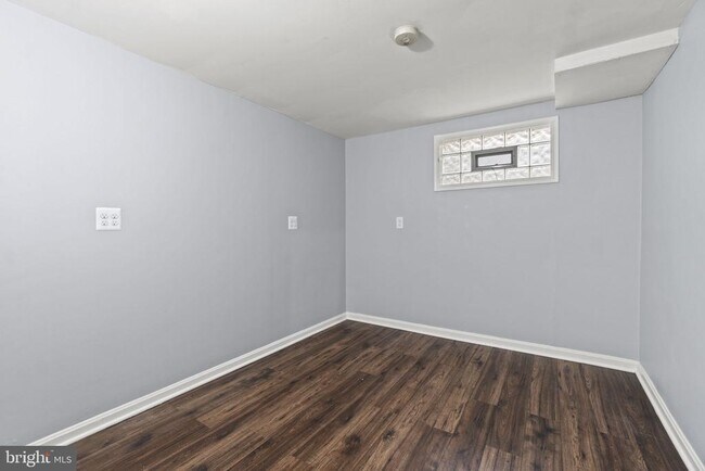 Building Photo - 6014 39th Ave