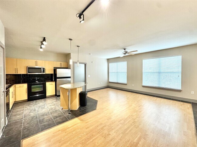 Building Photo - 3660 Richmond Ave.